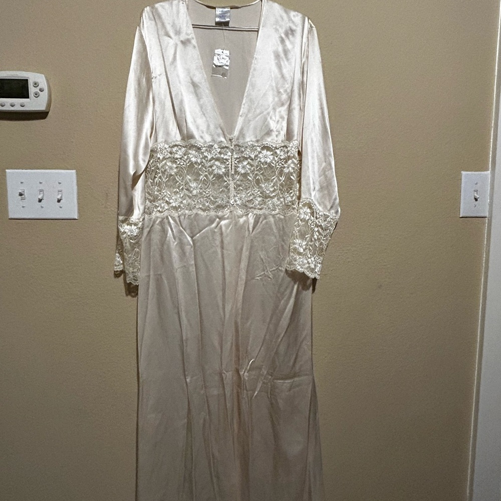 100% Silk Robe Cabernet Cream Robe